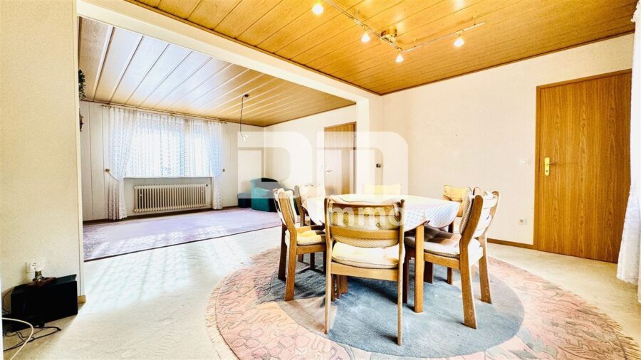 Solide Doppelhaushälfte mit viel Potenzial, Wintergarten und schönem Garten in beliebter Lage - EG Wohn / Esszimmer